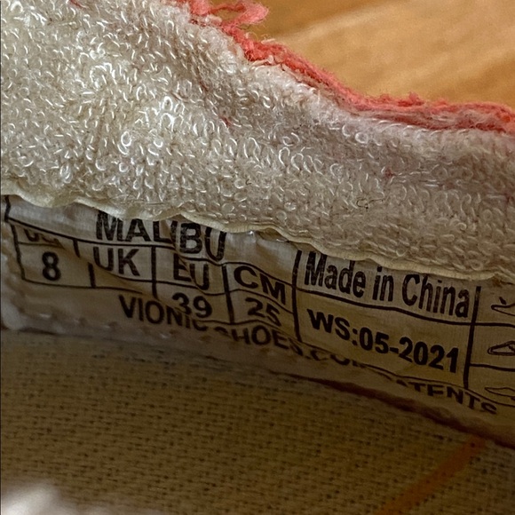 Vionic Beach Collection Woman’s 8 Malibu Slip-On Poppy Canvas Sneaker - Picture 7 of 7